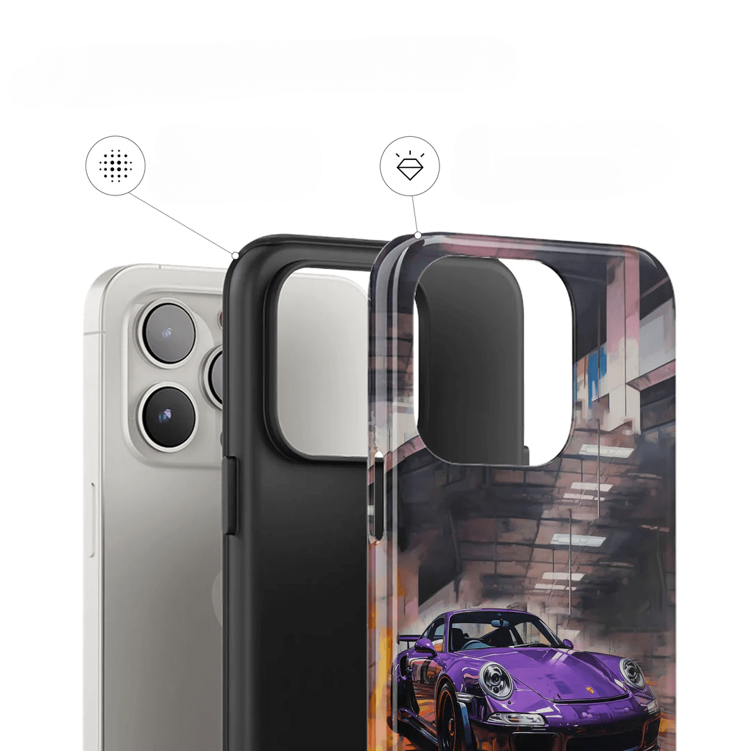 Zwei iPhone 17 Pros mit Cover-Discount Casarto Handyhülle Pure Power: eine schlichte schwarze MagSafe Hülle und eine Limited Edition mit einem lila Sportwagen unter einem Gebäude.