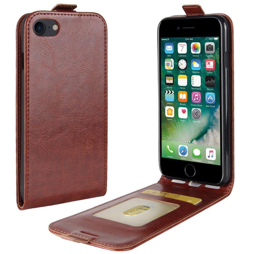 iPhone 8 / 7 - Klassisches Leder Flip Case mit Kartenfach braun