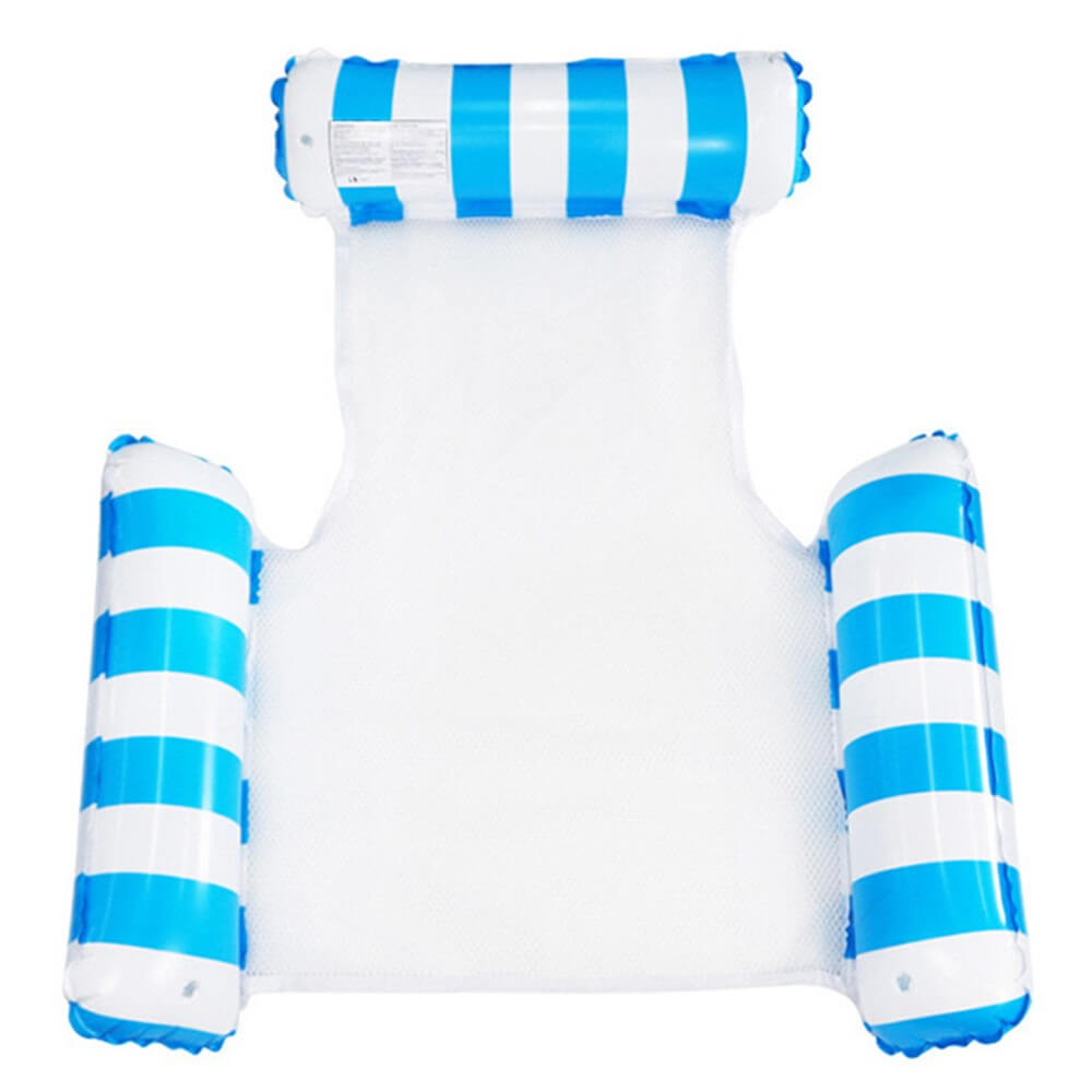 Die Luftmatratzen-Hängematte Wasser von Cover-Discount verfügt über blaue und weisse Streifen, ein 3-Kammer-Design für zusätzliche Stabilität und ein Netz in der Mitte – eine perfekte Schwimmhilfe zum Entspannen auf dem Wasser.