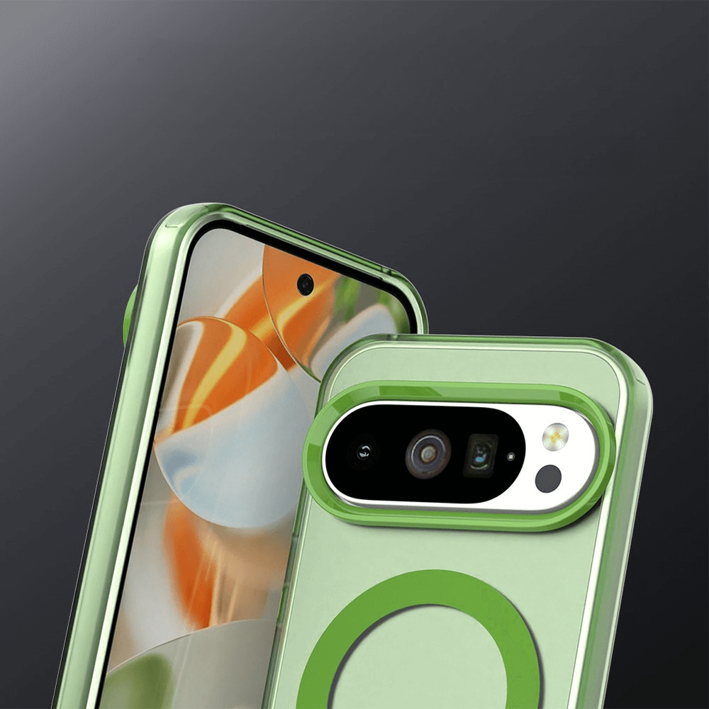 Zwei grüne Google Pixel 10 Pro XL Smartphones in Cover-Discount Acryl-Handyhülle mit Magnet und Farbakzent, mit kreisförmigen Designs, Display-Kamera und Bildschirm auf dunklem Hintergrund. Der Fall unterstützt kabelloses Laden für zusätzlichen Komfort.