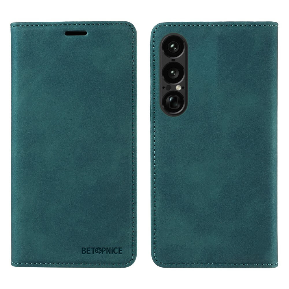 Das Cover-Discount Sony Xperia 1 VII Vintage Flip Case aus blaugrünem Leder wird geschlossen und von hinten gezeigt, wobei die Kameraaussparungen und der RFID-Schutz hervorgehoben werden.