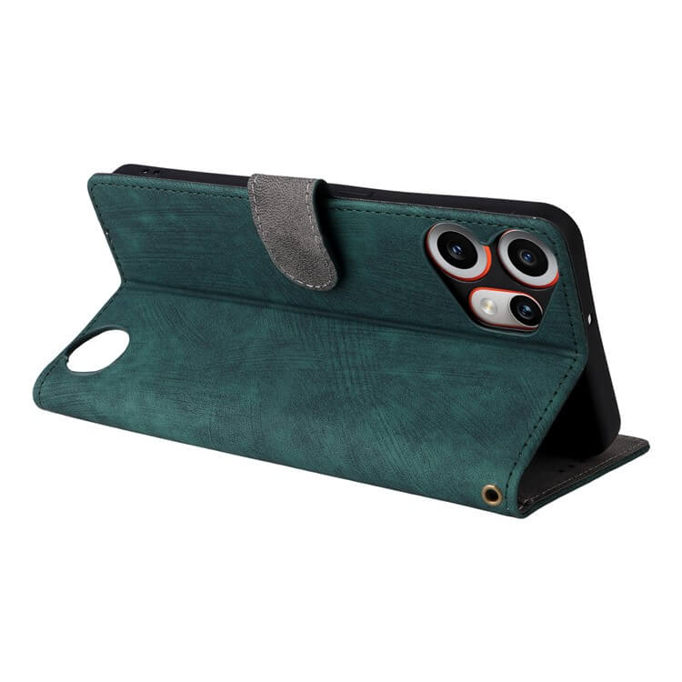Die Cover-Discount CMF Phone 2 Pro Ledertasche mit RFID Blocker in teal hält Ihr Smartphone mit Dreifach-Kamera sicher fest und bietet sowohl Stil als auch Schutz.