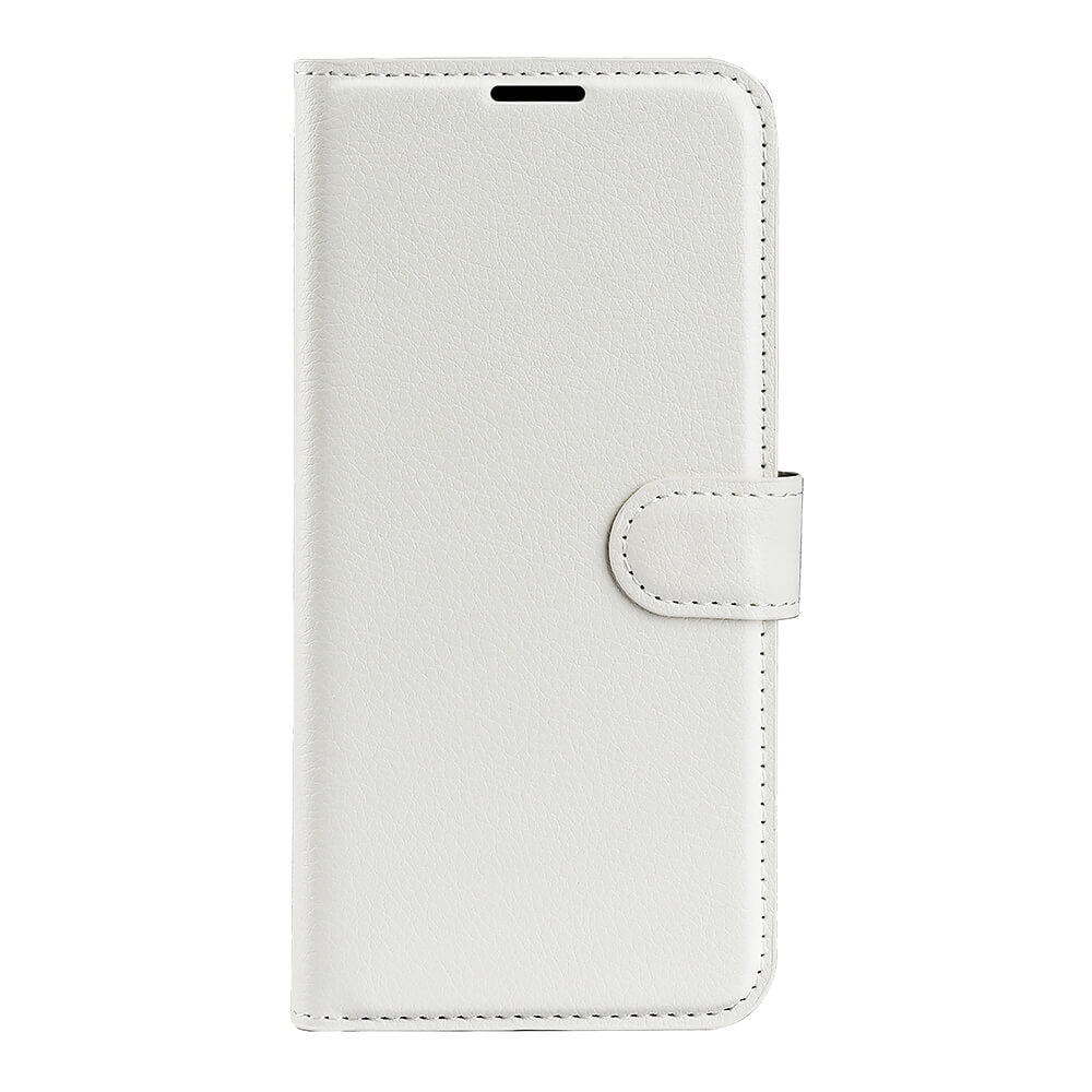 Das Cover-Discount iPhone 17 - Leder Etui Hülle aus weißem Kunstleder steht geschlossen und aufrecht mit Magnetverschluss vor weißem Hintergrund.