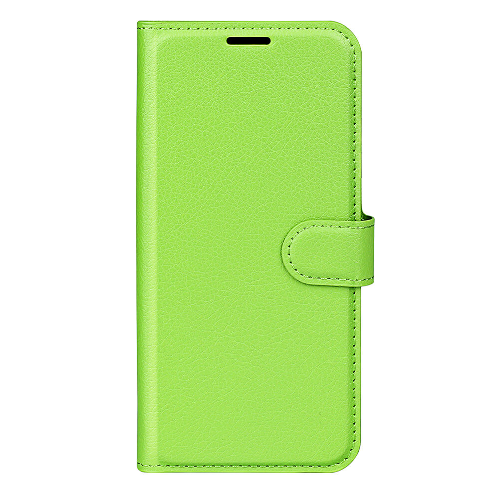 Die Cover-Discount iPhone 17 - Leder Etui Hülle in leuchtend grünem Kunstleder mit Magnetverschluss ist geschlossen auf weißem Hintergrund abgebildet.