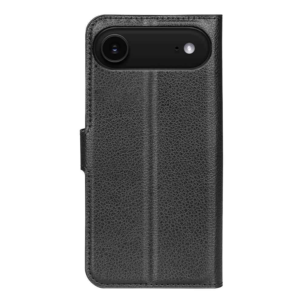 Das Cover-Discount iPhone 17 Air - Leder Etui Hülle überzeugt mit präzisem Kameraausschnitt und Magnetverschluss, stilvoll präsentiert vor weißem Hintergrund.