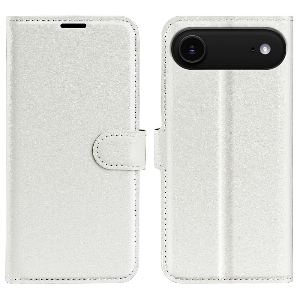 Die Cover-Discount iPhone 17 Air - Leder Etui Hülle wird geöffnet gezeigt, wobei der Magnetverschluss auf der Vorderseite und der Kameraausschnitt auf der Rückseite der weißen Ledertasche hervorgehoben werden.