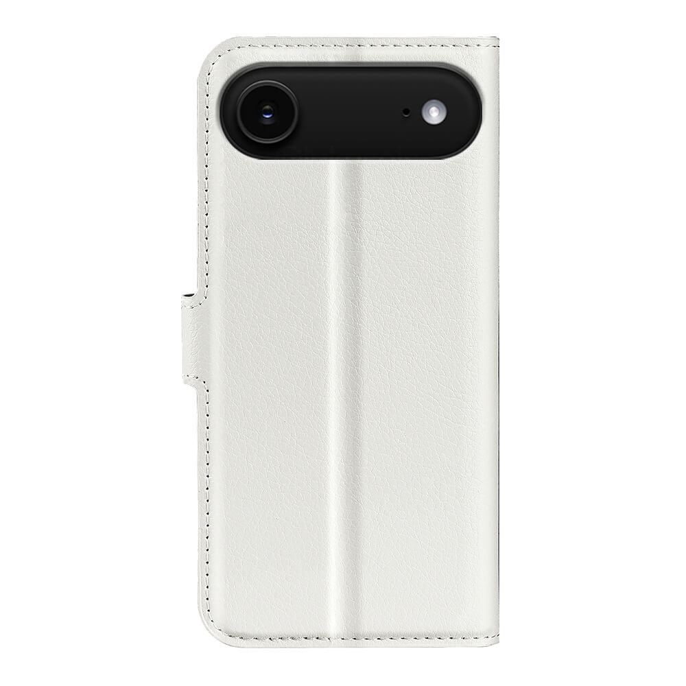 Das Cover-Discount iPhone 17 Air - Leder Etui Hülle in Weiß mit Magnetverschluss und Kameraausschnitt wird von hinten vor weißem Hintergrund gezeigt.