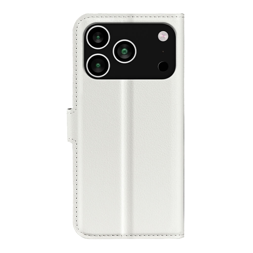 Das Cover-Discount iPhone 17 Pro Max - Leder Etui Hülle in Weiß bietet drei Kameraaussparungen, Kartenfächer sowie einen magnetischen Verschluss auf der linken Seite.