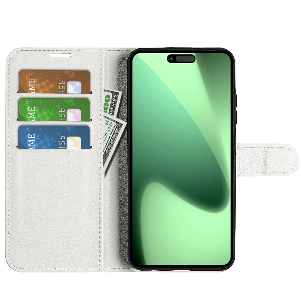 Das iPhone 17 Pro Max in einer weißen Cover-Discount Leder Etui Hülle mit Kartenfächern hält Karten und Bargeld, dargestellt mit einem grünen abstrakten Display.