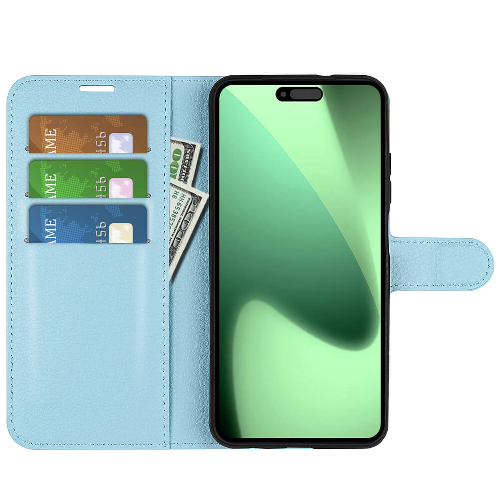 Die Cover-Discount iPhone 17 Pro Max Leder Etui Hülle in Hellblau bietet drei Kartenfächer, Platz für Bargeld und schützt Ihr Smartphone mit grünem Display stilvoll und sicher.