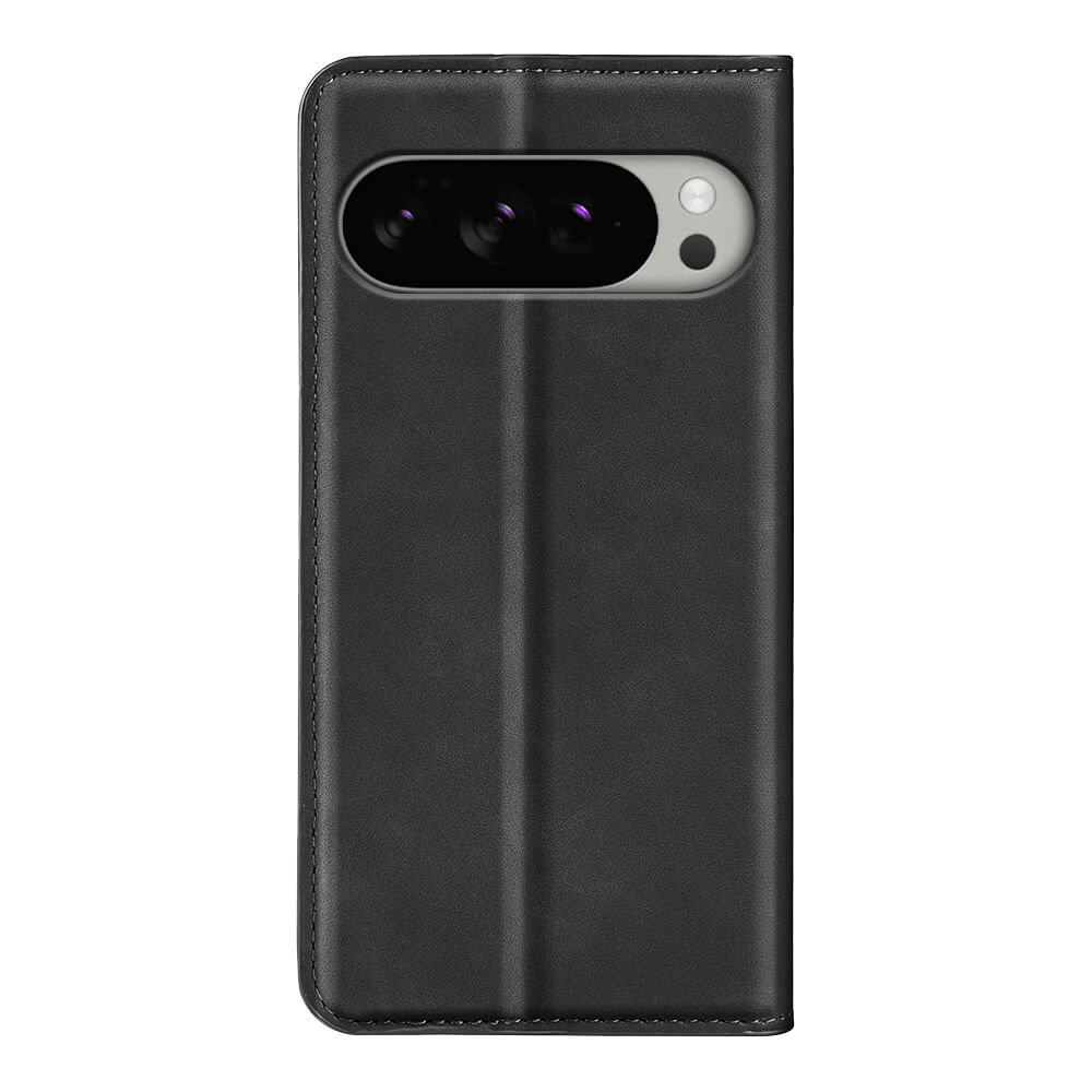 Cover-Discount Google Pixel 10 Pro XL Stand Flip Case Hülle in schwarzem Leder mit Kameraausschnitt, dargestellt von der Rückseite auf weißem Hintergrund.