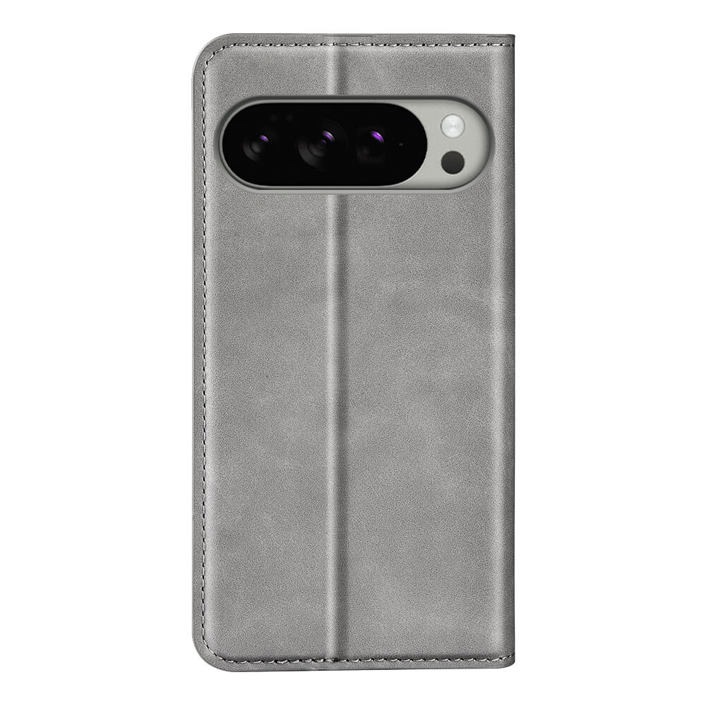 Das Cover-Discount Google Pixel 10 Pro XL - Stand Flip Case Hülle ist eine graue Ledertasche mit Randnaht und sichtbarem Kameraausschnitt, dargestellt von der Rückseite.