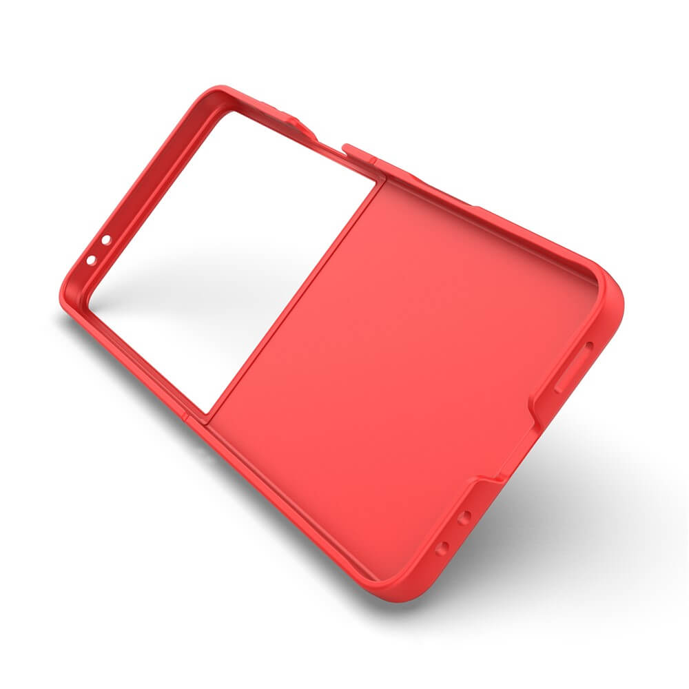 Die Cover-Discount Galaxy Z Fold7 - Rugged Protective Hülle in rot verfügt über eine Schiebehülle für maximalen Schutz, die schräg auf weißem Hintergrund abgebildet ist.