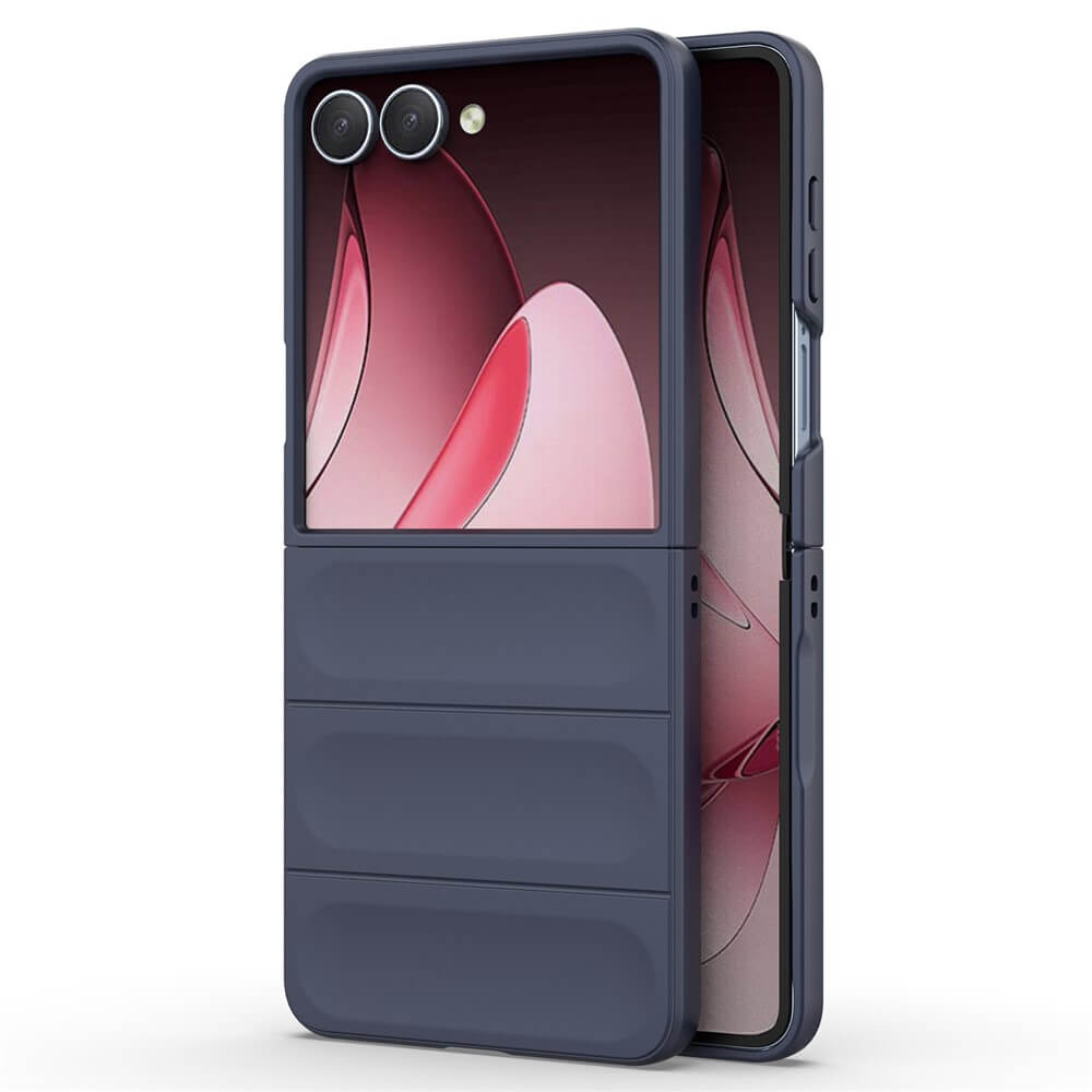 Ein faltbares Smartphone in einer marineblauen Galaxy Z Fold7 - Rugged Protective Hülle von Cover-Discount, teilweise geöffnet und mit einem rosa abstrakten Hintergrundbild auf dem Bildschirm für maximalen Schutz und Stil.
