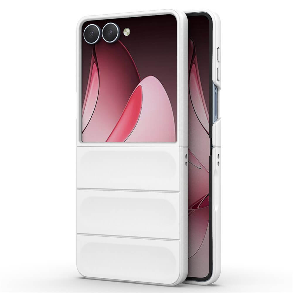 Das Galaxy Z Fold7 in einer weißen Rugged Protective Hülle von Cover-Discount ist teilweise geöffnet und offenbart ein rosa abstraktes Wallpaper auf seinem Bildschirm für maximalen Schutz.