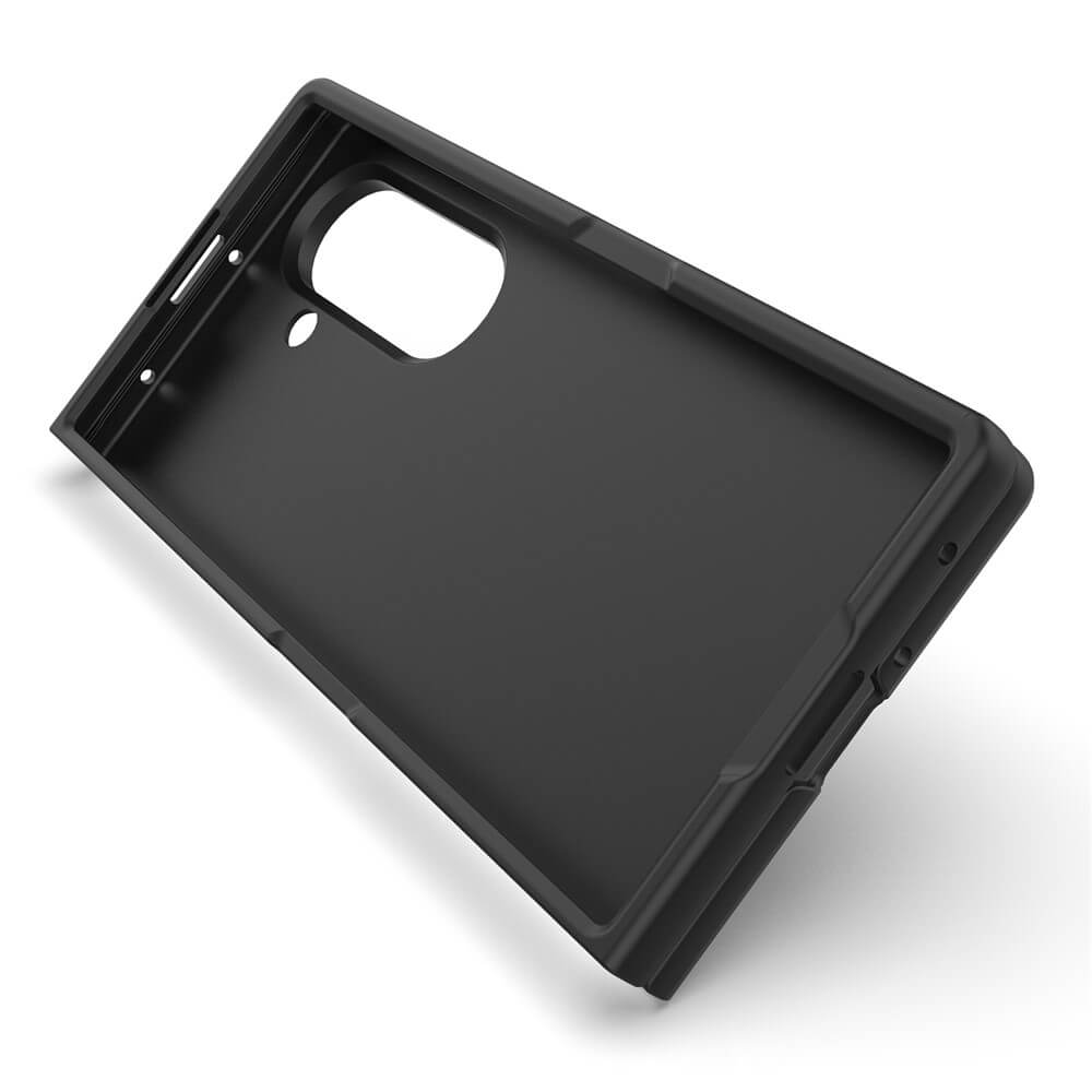 Cover-Discount Galaxy Z Fold7 - Robuste Schutzhülle in Schwarz, bietet maximalen Schutz mit präzisen Aussparungen für Kamera und Tasten, dargestellt aus einer schrägen Ansicht.