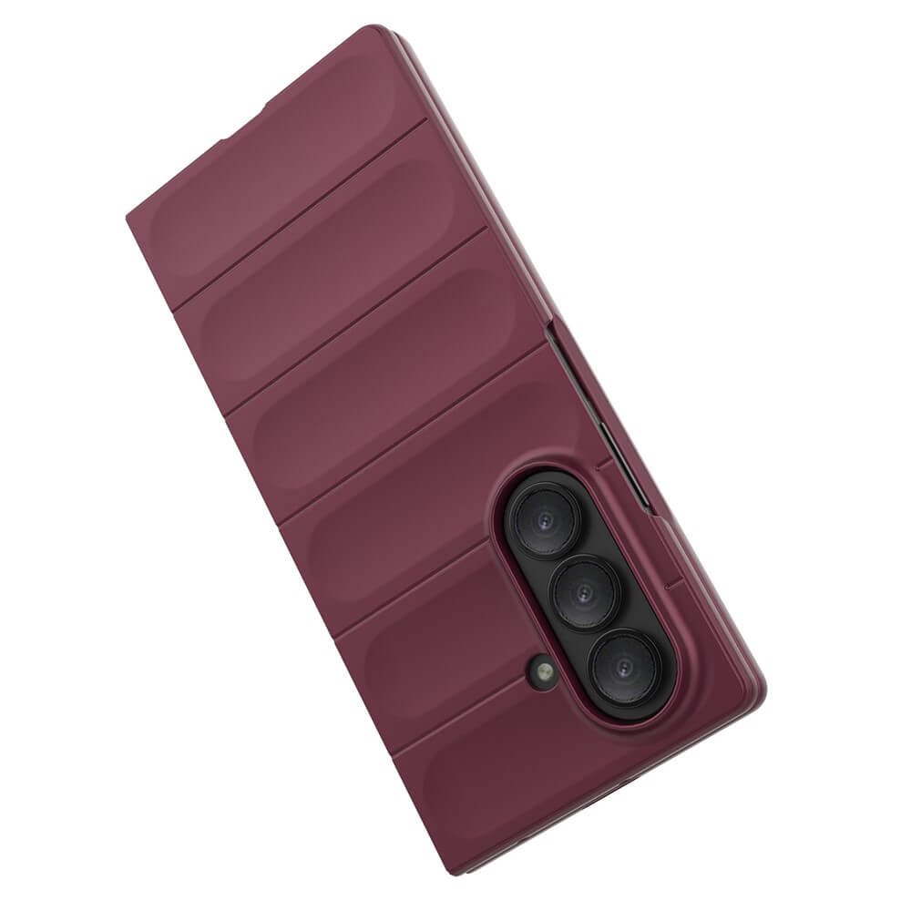 Die Cover-Discount Galaxy Z Fold7 - Rugged Protective Hülle ist eine kastanienbraune faltbare Smartphone-Hülle mit strukturiertem Design und dreifachem Kameraausschnitt für maximalen Schutz, perfekt zugeschnitten auf das Galaxy Z Fold7.