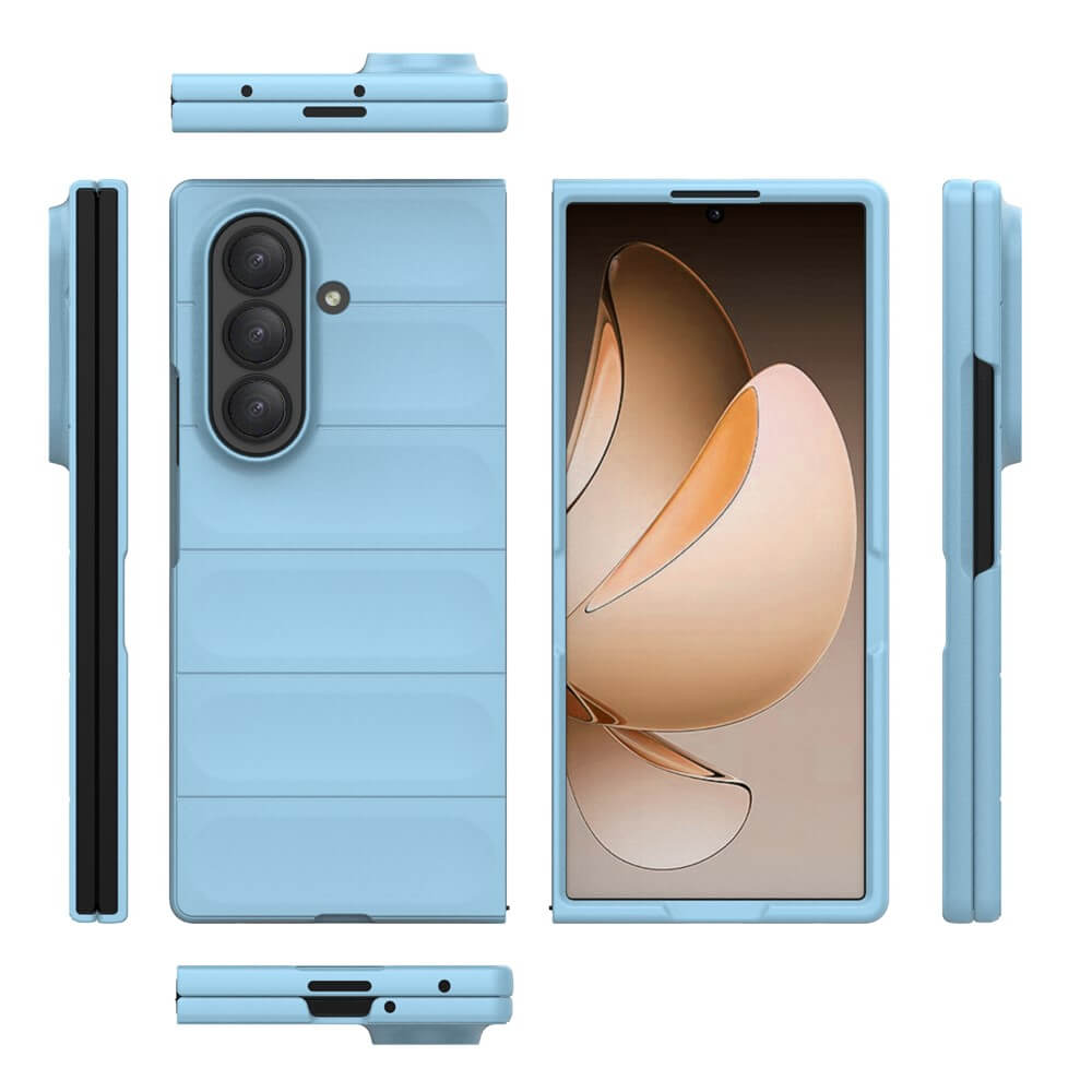 Die Cover-Discount Galaxy Z Fold7 - Rugged Protective Hülle in Hellblau wird aus verschiedenen Blickwinkeln gezeigt, wobei Kamera und Bildschirmdetails hervorgehoben werden. Diese Hülle bietet maximalen Schutz und hält Ihr Gerät stilvoll und sicher.