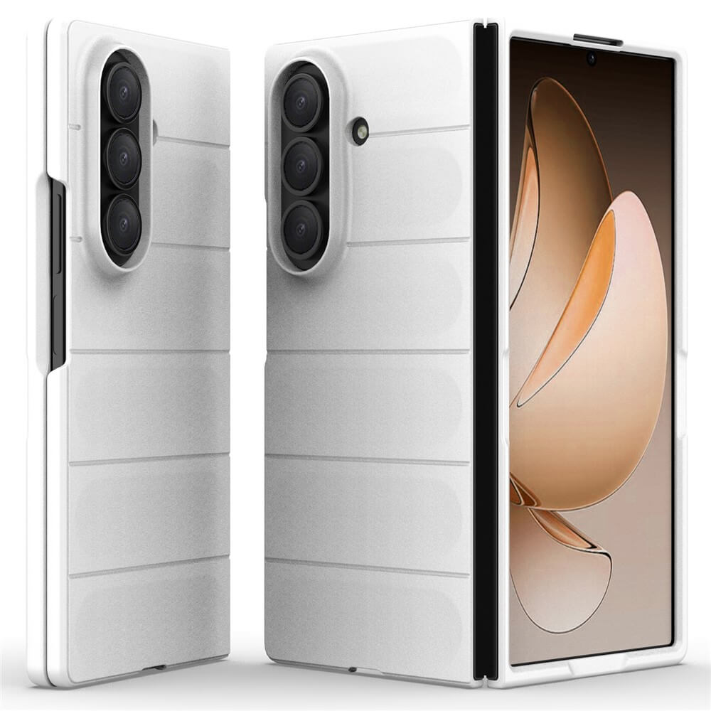 Die robuste Schutzhülle von Cover-Discount für das Galaxy Z Fold7 verfügt über eine dreifache Aussparung für die Rückkamera und passt perfekt, hier auf einem weißen Klapphandy mit Blumentapete - ideal für maximalen Schutz.