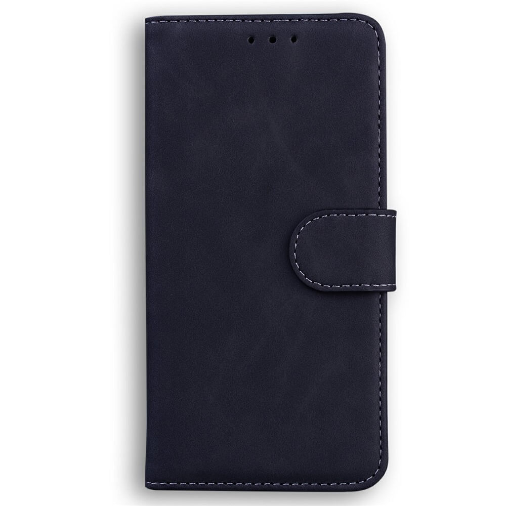 Die Cover-Discount iPhone 17 Air - Solide Leder Etui Hülle in Dunkelblau ist mit weißen Nähten und einem Magnetverschluss auf der rechten Seite versehen und kombiniert eleganten Stil mit praktischem Smartphone-Schutz.