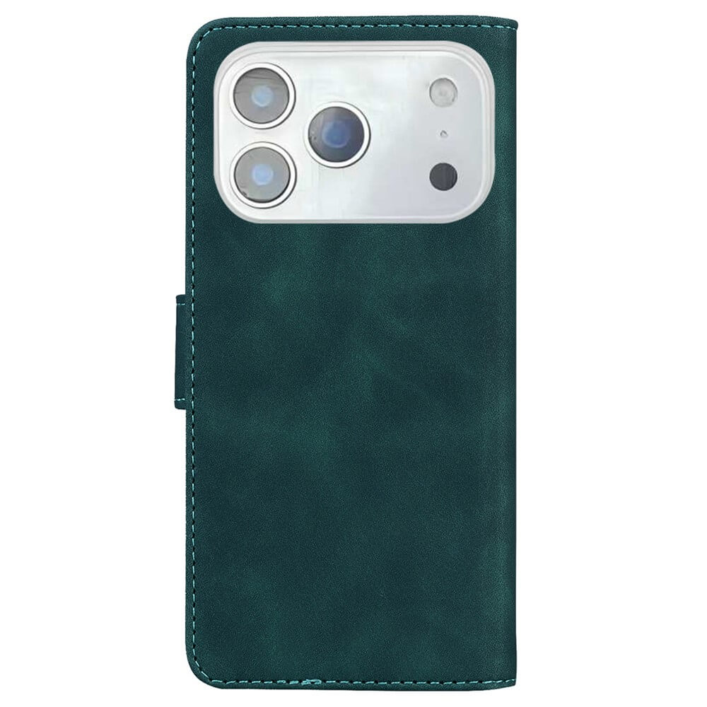 Die Cover-Discount iPhone 17 Pro Max - Solide Leder Etui Hülle in Teal bietet ein Kartenfach und Kameraausschnitt, ideal für Triple-Lens-Smartphones - hier von hinten betrachtet.