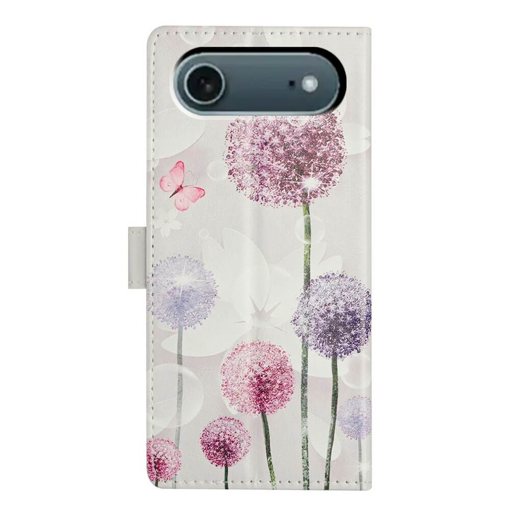 Die Cover-Discount iPhone 17 Air - Tasche Hülle mit Blüten Motiv zeigt violette und pinke Pusteblumen, grüne Stiele und einen rosa Schmetterling auf hellem Hintergrund - perfekt für dein iPhone 17.