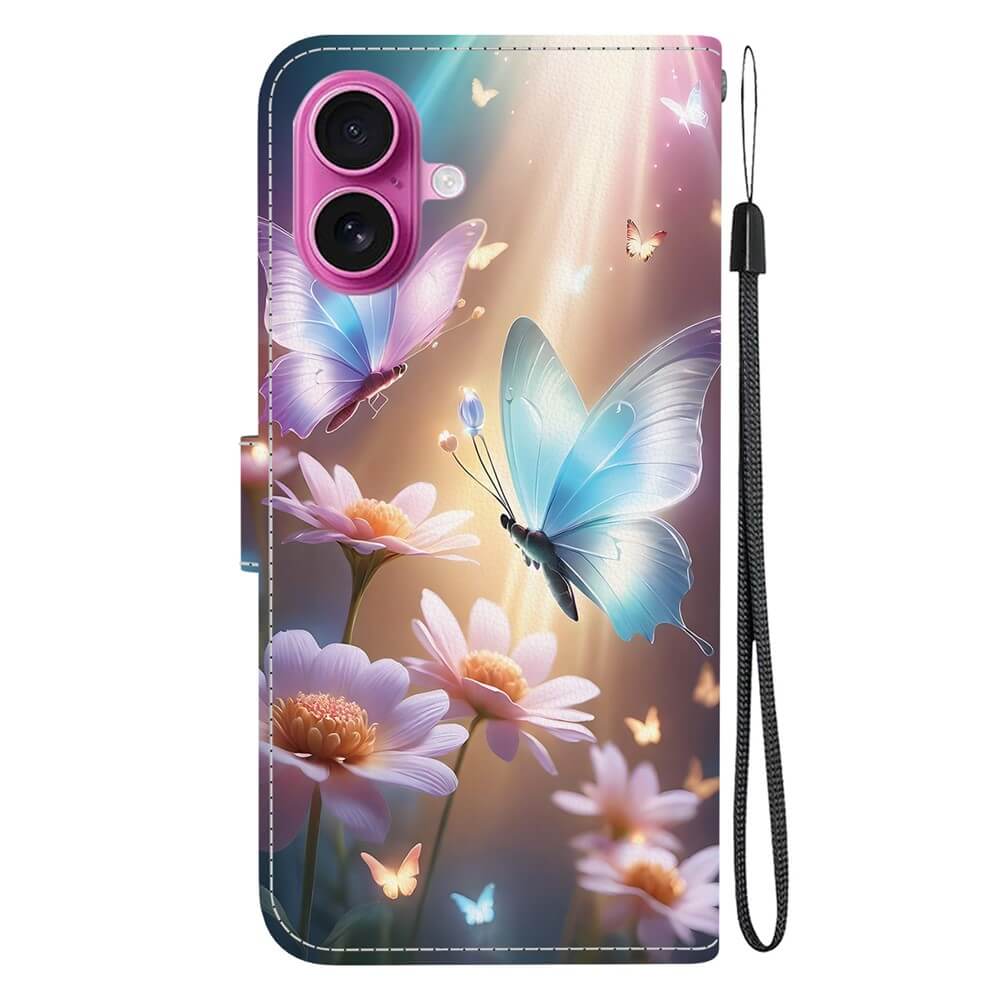 Pastellfarbene Schmetterlinge und Gänseblümchen zieren diese Cover-Discount iPhone 17 - Tasche Hülle mit Motiv, komplett mit einer Handschlaufe und einem sanft leuchtenden Licht im Hintergrund.