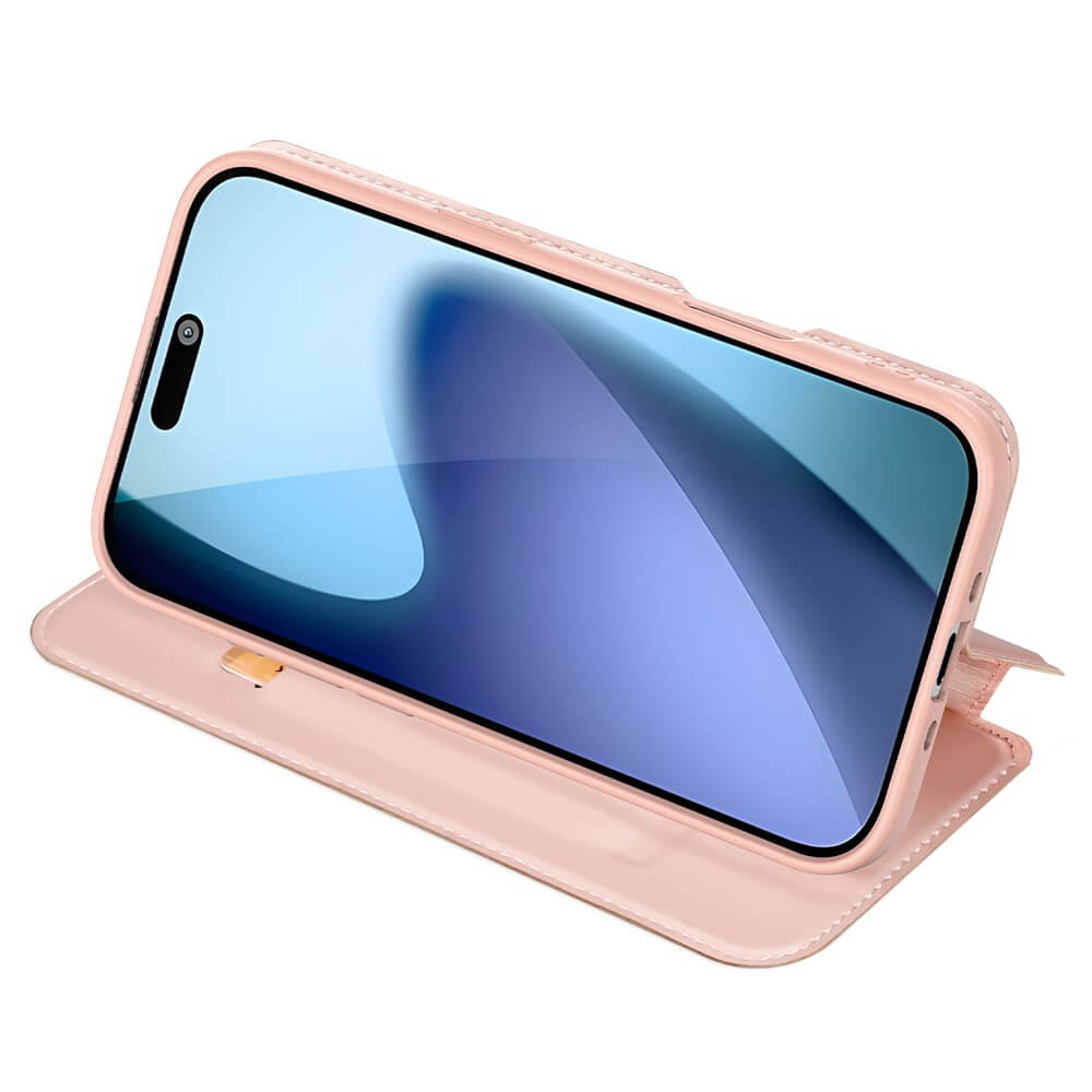 Ein iPhone 17 Air in einem rosafarbenen Dux Ducis Skin Pro Flip Case wird mit Hilfe der Standfunktion des Cases in die Horizontale gestellt.