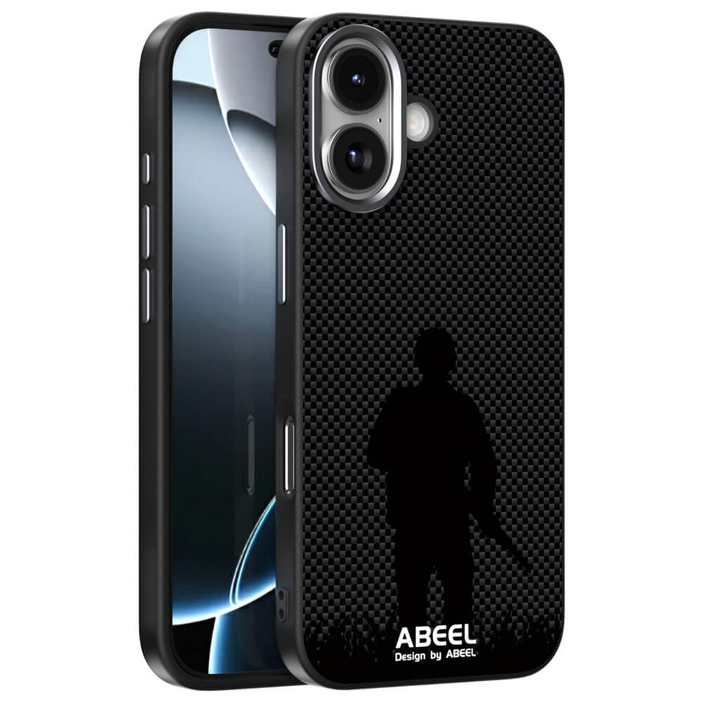 Die ABEEL iPhone 17 Silikon Hülle mit Motiv zeichnet sich durch ein Karbonfasermuster und eine Soldatensilhouette aus, die mit ABEEL Design gekennzeichnet ist. Diese MagSafe-kompatible Handyhülle bietet Stil und Schutz.