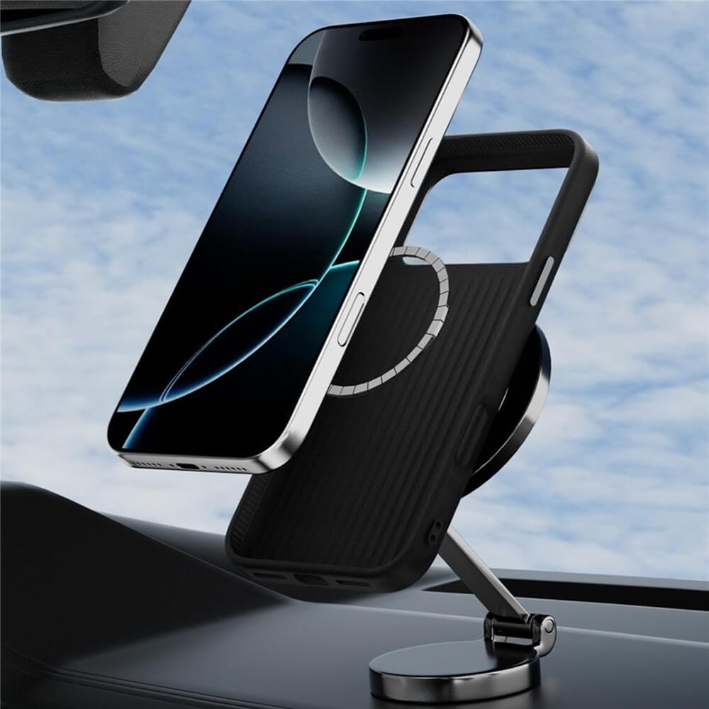 Ein iPhone 17 Pro Max in einer ABEEL Silikon Hülle mit Motiv, MagSafe-kompatibel, ist auf einer magnetischen Halterung für das Armaturenbrett im Auto montiert, hier in Nahaufnahme.