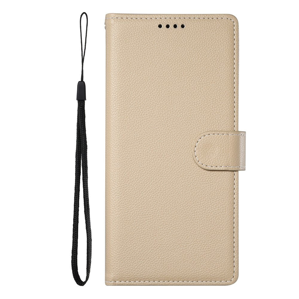 Die Cover-Discount iPhone 17 - Leder Etui Hülle im Struktura Design bietet eine beige Klapphülle mit Brieftaschenfunktion und schwarzem Handgelenkriemen, präsentiert vor weißem Hintergrund.