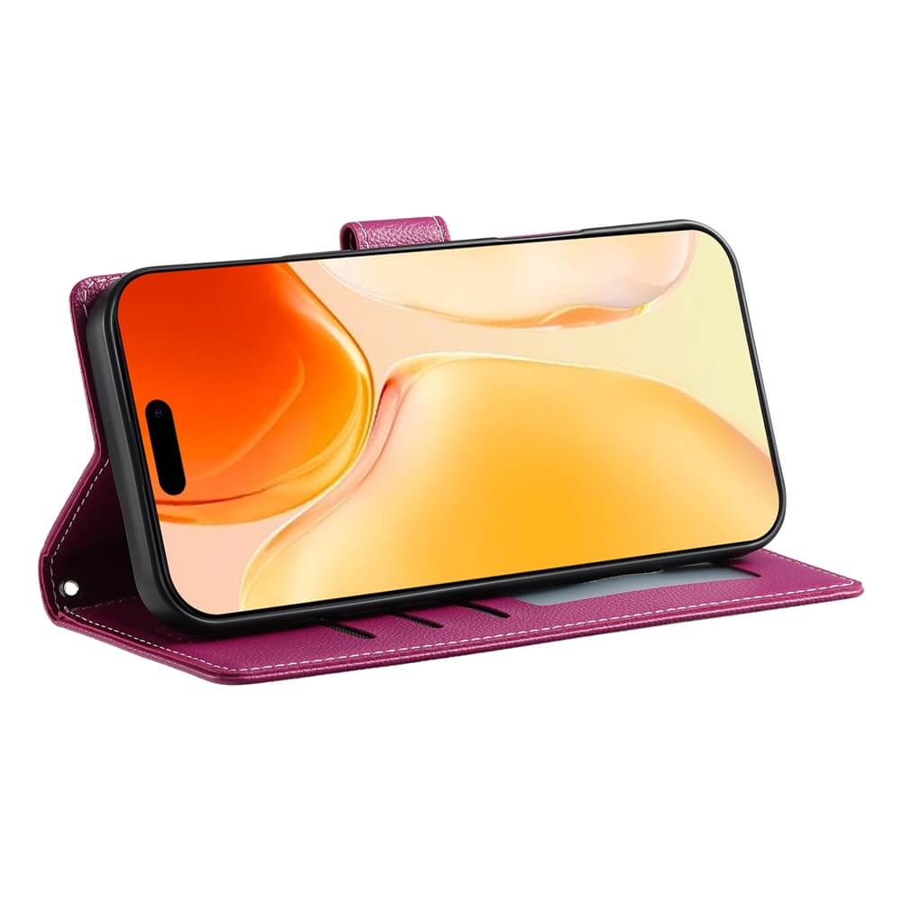 Ein iPhone 17 in einem lilafarbenen Cover-Discount Leder Etui Hülle Struktura Design mit Brieftaschenfunktion, das horizontal als Ständer aufgestellt ist.