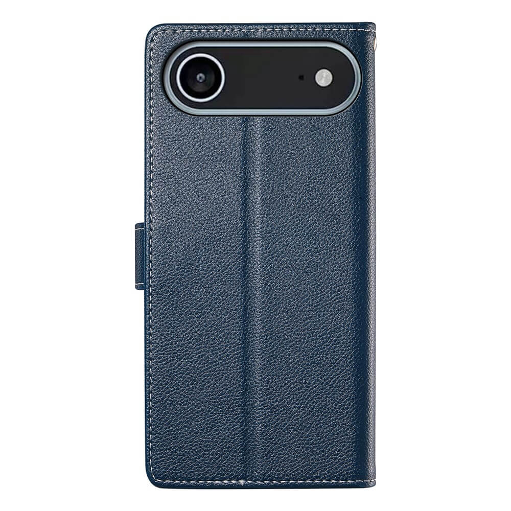 Das Cover-Discount iPhone 17 Air - Leder Etui Hülle Struktura Design in marineblau verfügt über einen rückseitigen Ausschnitt für die Kamera und den Blitz.