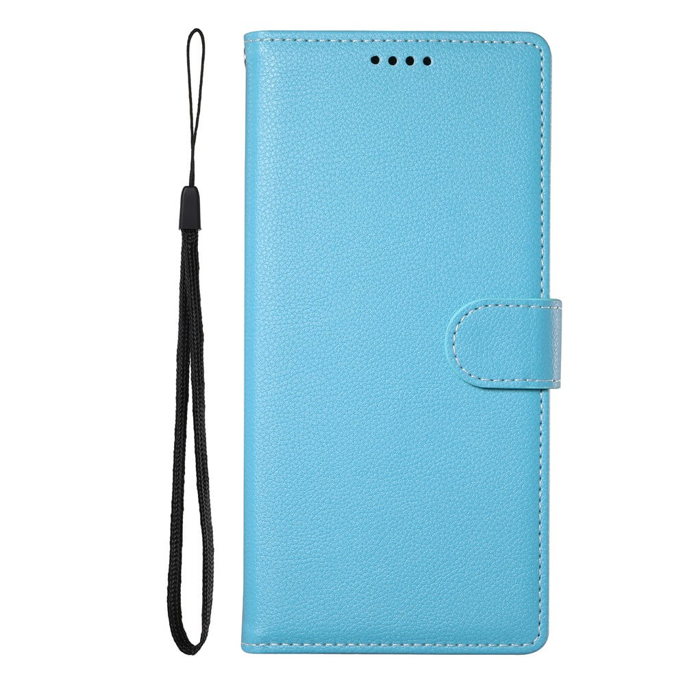 Die Cover-Discount iPhone 17 Air Leder Etui Hülle Struktura Design in blau bietet einen Schnappverschluss, eine schwarze Handschlaufe und eine praktische Klapphülle mit Kartenfächern für zusätzlichen Komfort.