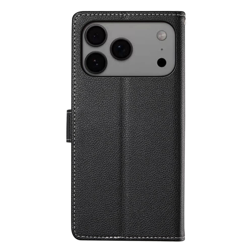 Die Cover-Discount iPhone 17 Pro Max Leder Etui Hülle Struktura Design in elegantem Schwarz bietet sichtbare Ausschnitte für drei Kameralinsen und Blitz auf der Rückseite.