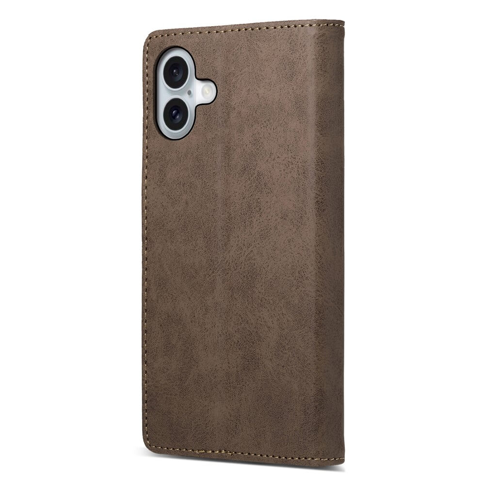 Die Cover-Discount iPhone 17 - Flip Case mit RFID Blocker ist eine braune Leder Handyhülle mit sichtbaren Nähten, doppelter Rückkameraaussparung und eingebauter RFID-Blockierung für zusätzliche Sicherheit.