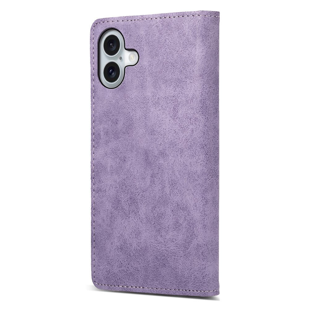 Ein lavendelfarbenes Cover-Discount iPhone 17 Flip Case mit RFID Blocker mit Kameraausschnitten steht aufrecht auf einem weißen Hintergrund.
