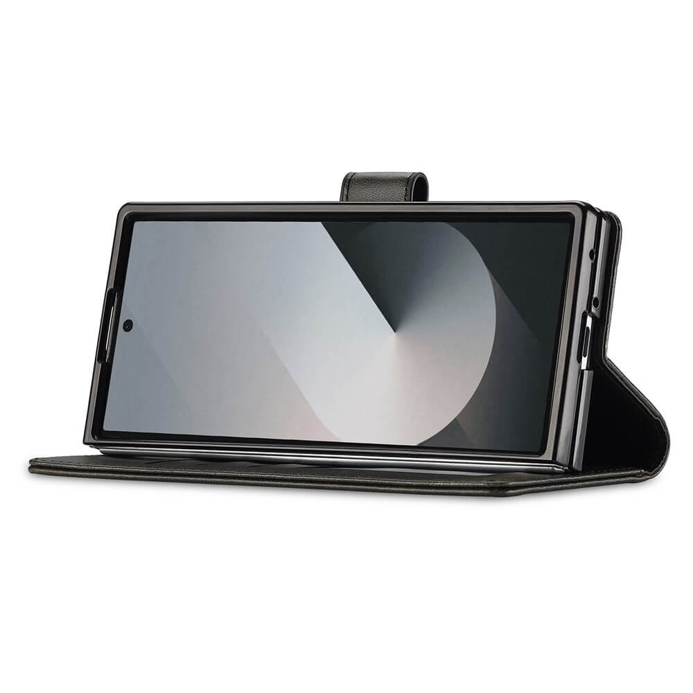 Ein Galaxy Z Fold7 in einer schwarzen LC.IMEEKE Leder Etui Hülle wird waagerecht wie ein Ständer aufgerichtet.
