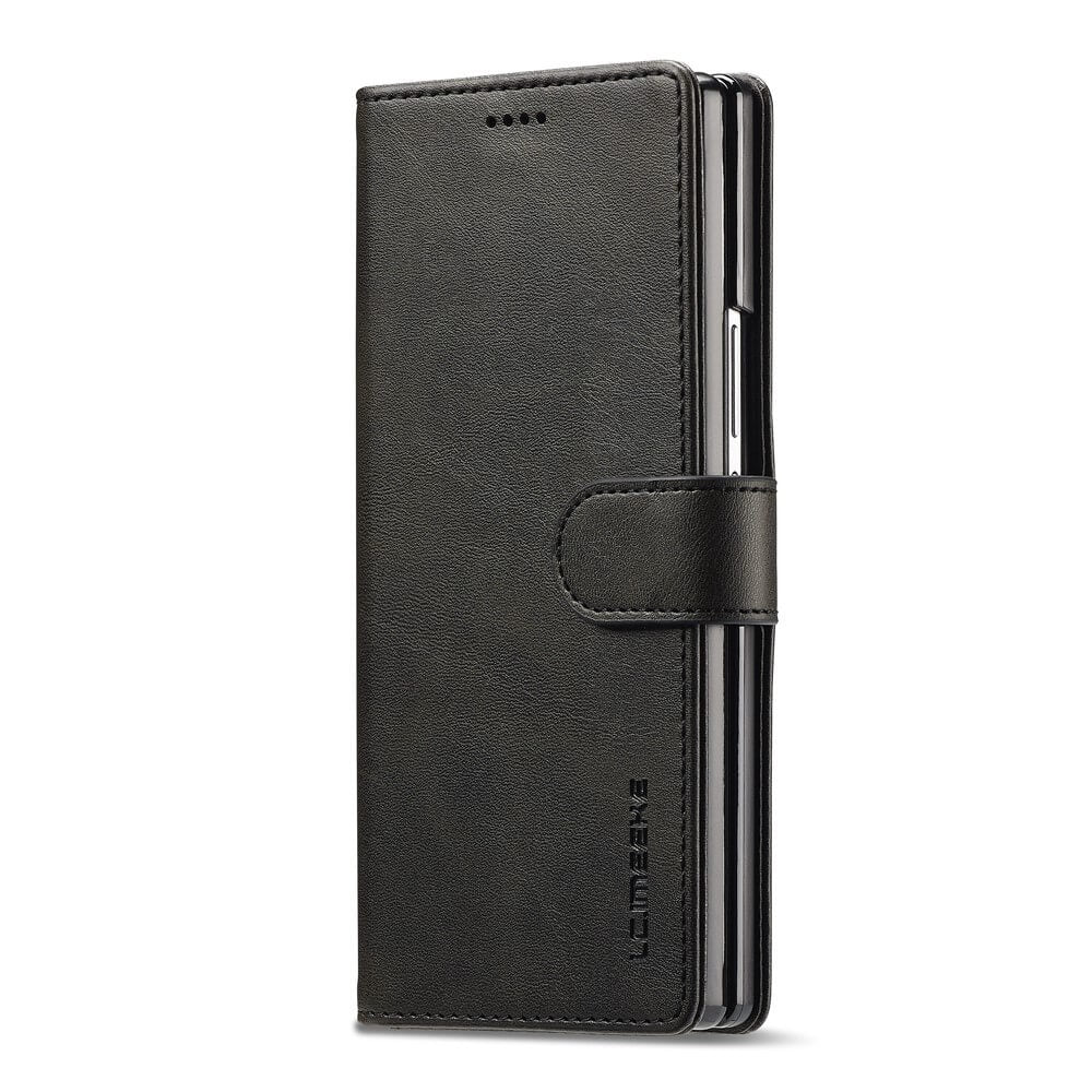 Die LC.IMEEKE Galaxy Z Fold7 Leder Etui Hülle, hier geschlossen und aufrecht, ist eine schwarze Lederhülle mit magnetischer Klappe, die Stil und Schutz für Ihr Gerät vereint.