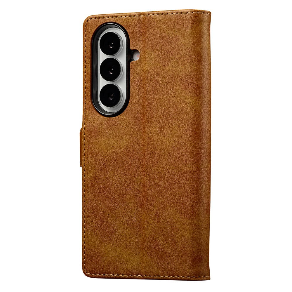 LC.IMEEKE Galaxy Z Fold7 Leder Etui Hülle aus Kunstleder, mit Ausschnitt für drei Rückkameras, von hinten gezeigt.
