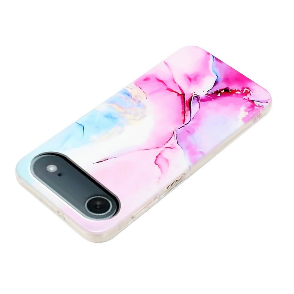 Ein iPhone 17 Air im rosa, blauen und weißen Marmor-Design "Silikon Hülle mit Marble Motiv" von Cover-Discount ruht elegant auf einer weißen Fläche.