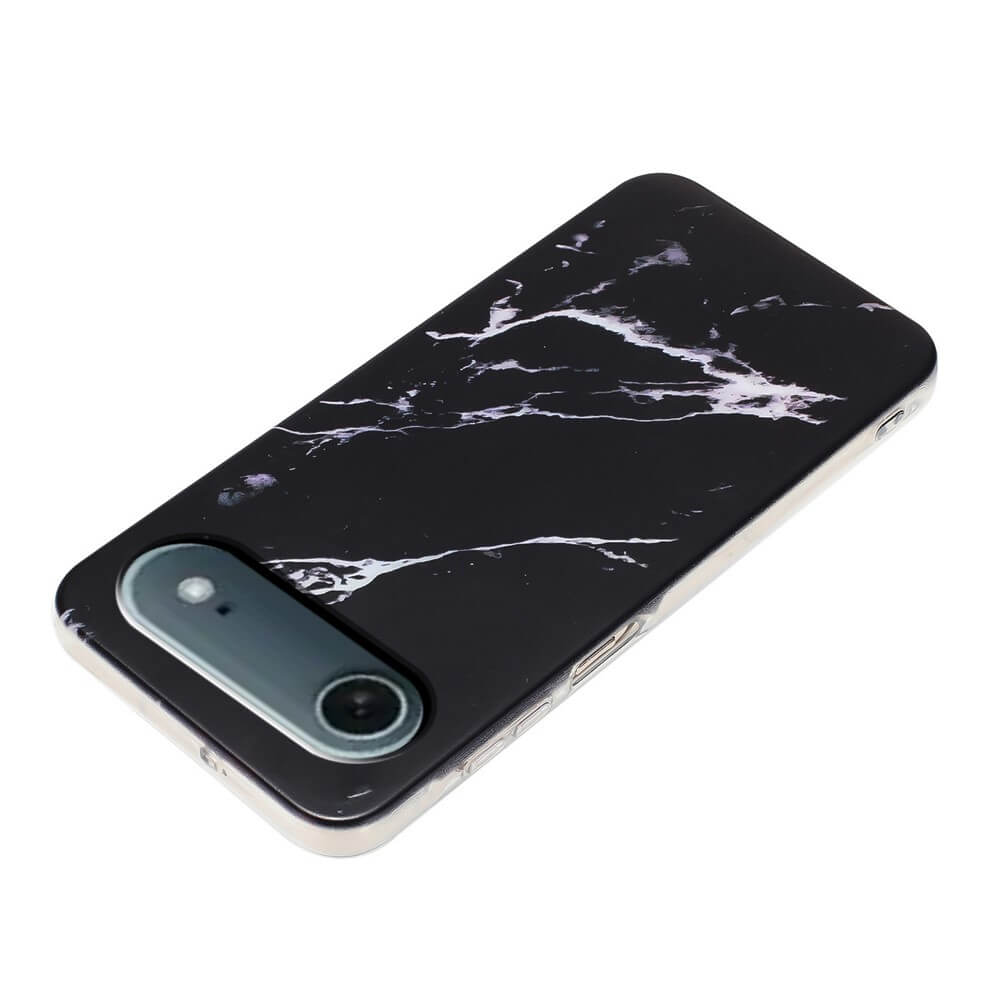 Die Cover-Discount iPhone 17 Air Silikon Hülle mit Marble Motiv zeigt ein stilvolles Marmordesign, von der Rückseite aus gesehen in einem Winkel, und verleiht Ihrem Smartphone einen modernen Touch.