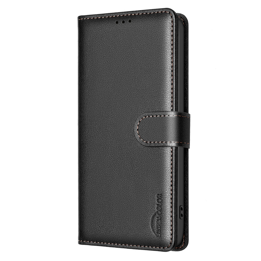 Die BINFEN Color iPhone 17 Air - BINFEN Leder Etui Hülle mit RFID Blocker ist aus schwarzem Leder gefertigt, hat ein Portemonnaie-Design, einen Magnetverschluss und ist geschlossen und aufrecht abgebildet.