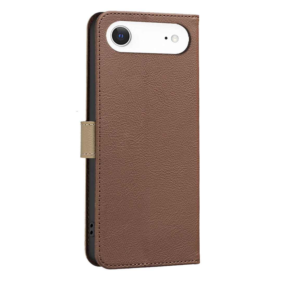 Die BINFEN Color iPhone 17 Air - BINFEN Ledertasche Floral ist eine braune Ledertasche mit floraler Prägung, die Zugriff auf Kamera und Tasten sowie RFID-Schutz für zusätzliche Sicherheit bietet.