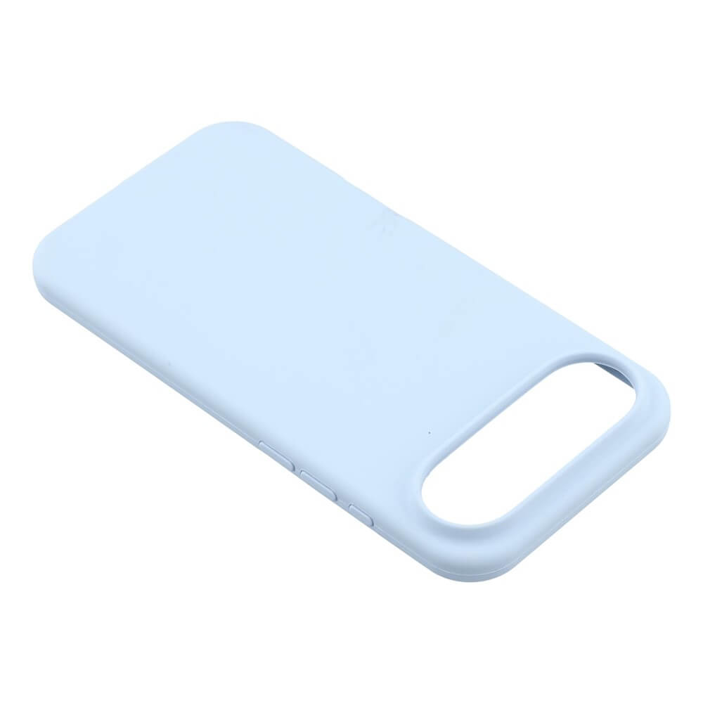 Die Cover-Discount iPhone 17 Air - Solide Silikonhülle in Hellblau bietet schlanken Rundumschutz und präzise Kameraaussparung, präsentiert vor weißem Hintergrund.