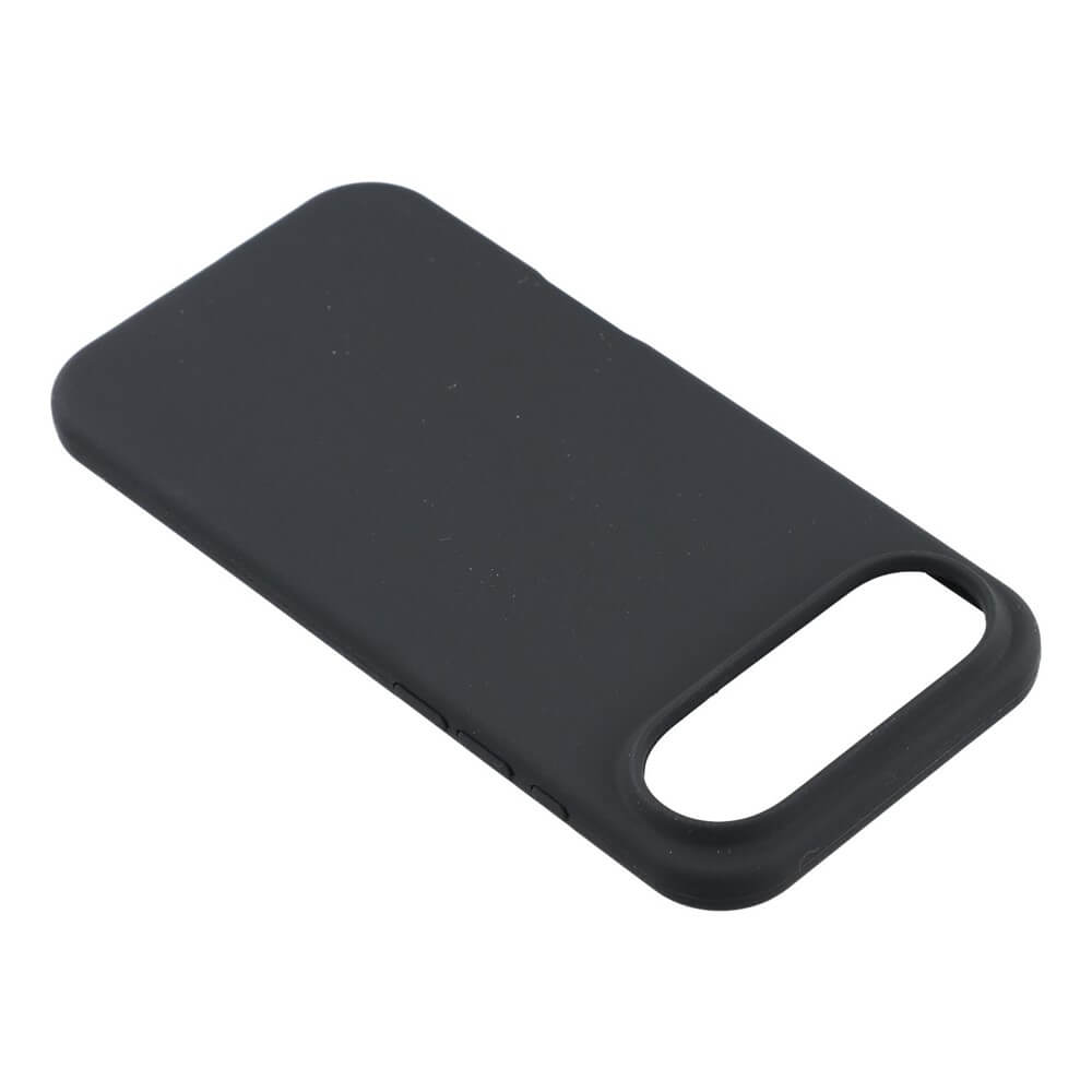Die Cover-Discount iPhone 17 Air - Solide Silikonhülle in Schwarz mit Soft-Touch-Oberfläche liegt schräg auf weißem Hintergrund und zeigt ihren schlanken Rundumschutz sowie den präzisen Kameraausschnitt.