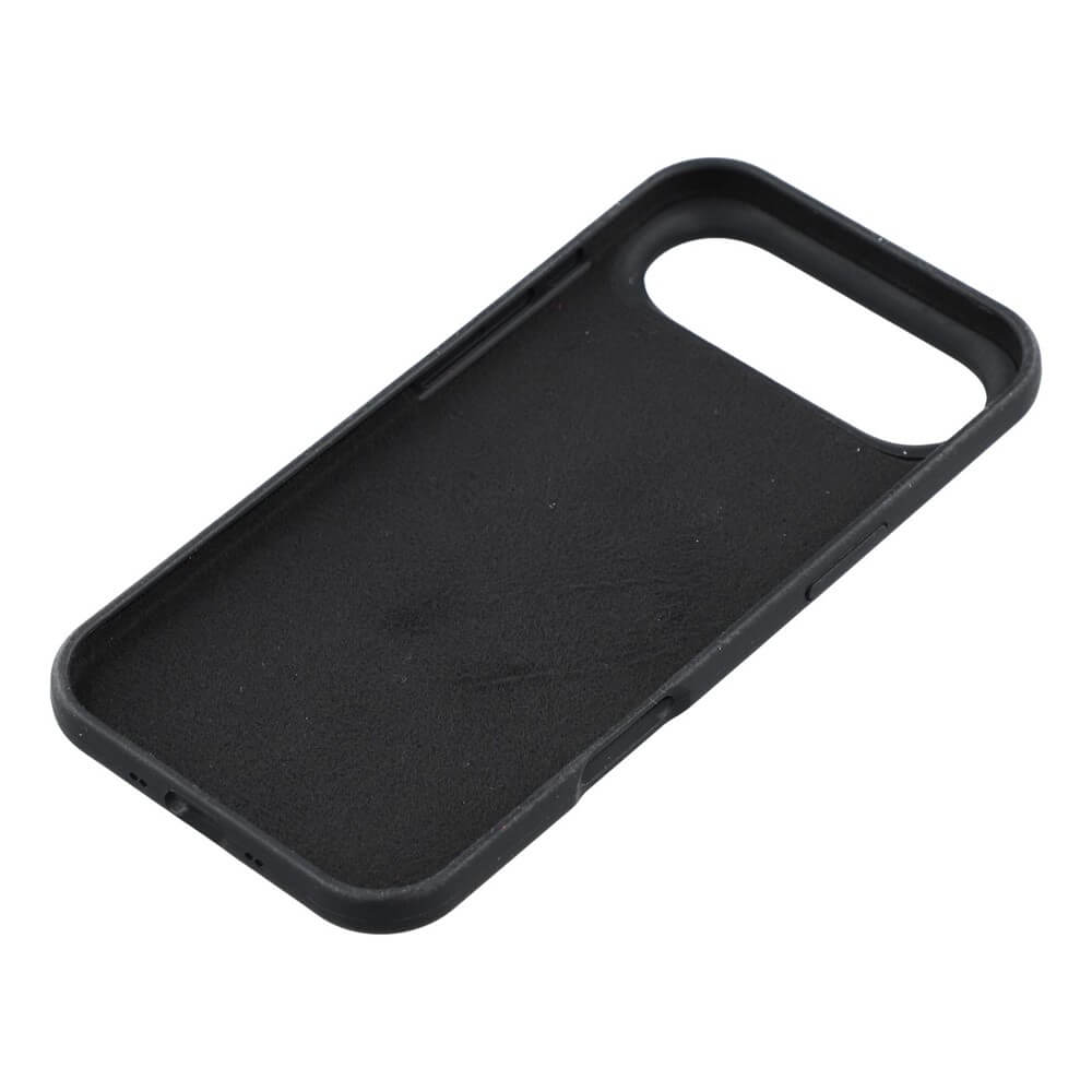 Die iPhone 17 Air - Solide Silikonhülle von Cover-Discount in elegantem Schwarz bietet schlanken Rundumschutz und Soft-Touch-Oberfläche; hier leer auf weißer Fläche, schräg von oben fotografiert.