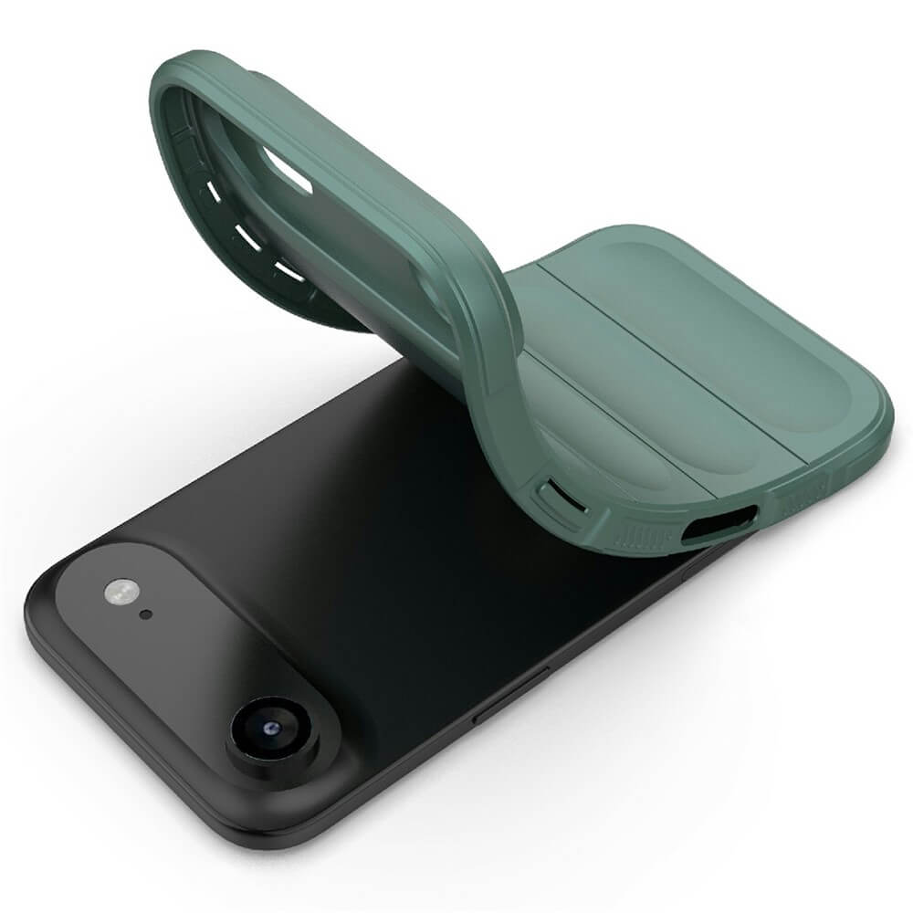 Schwarzes Smartphone mit Einzelkamera neben grüner, gefalteter Silikonhülle mit Aussparungen für Tasten und Anschlüsse.