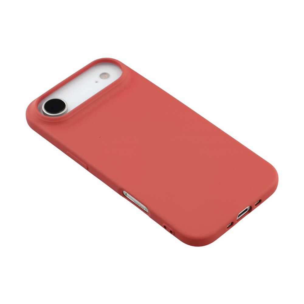 Smartphone mit korallenrotem Schutzcase, das Rückseite und Seiten vollständig bedeckt, auf weißem Hintergrund.
