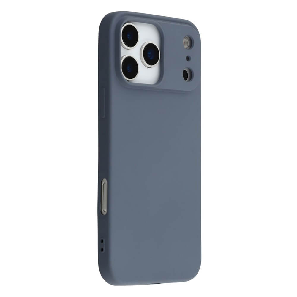 Smartphone mit dreifacher Kamera in blauem, mattem Schutzcover zeigt Rückseite und Kameradetails.